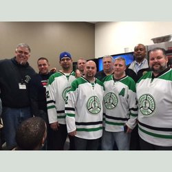 President John Samuelsen, Secy-Treasurer Earl Phillips, VP Tony Utano and LES Chair John Chiarello with members of the Local 100 ‘Transporters’ ice hockey team.